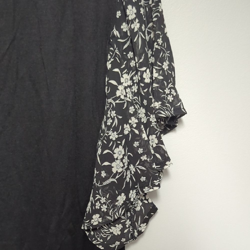 BloomChic Black and White Ruffled Boxy Blouse - Picture 5 of 6